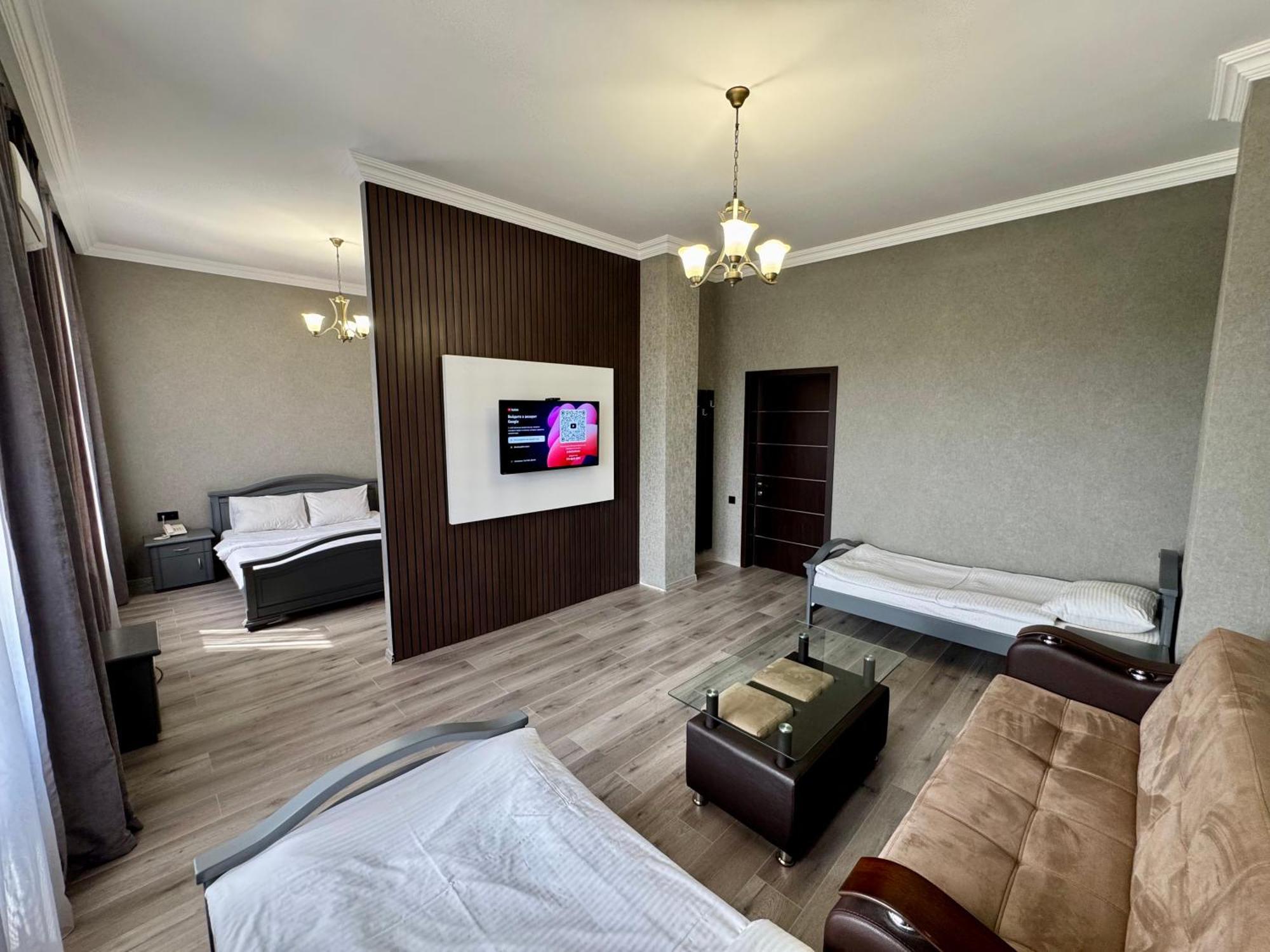 Capital Hotel Erevan Exterior foto