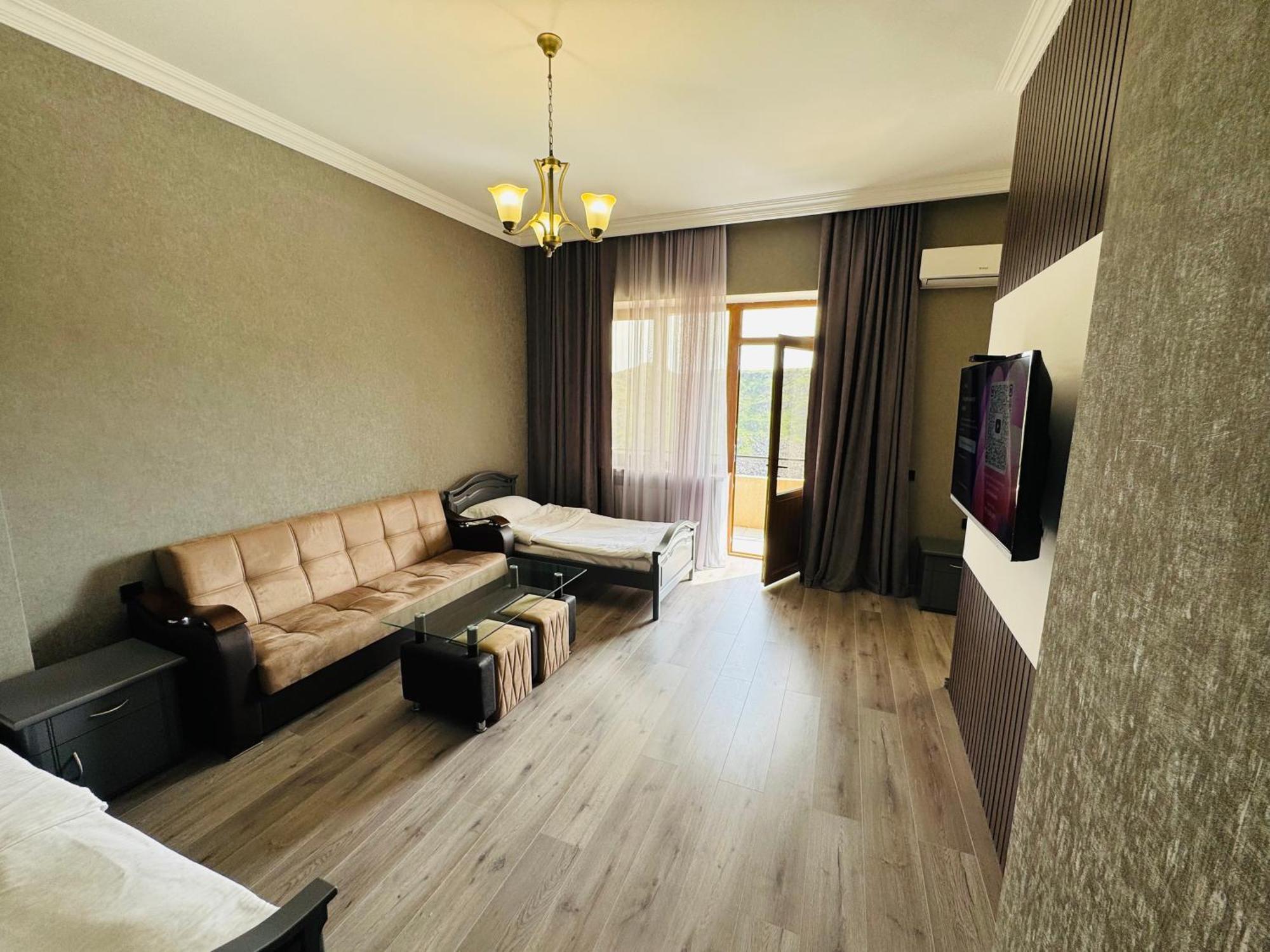 Capital Hotel Erevan Exterior foto