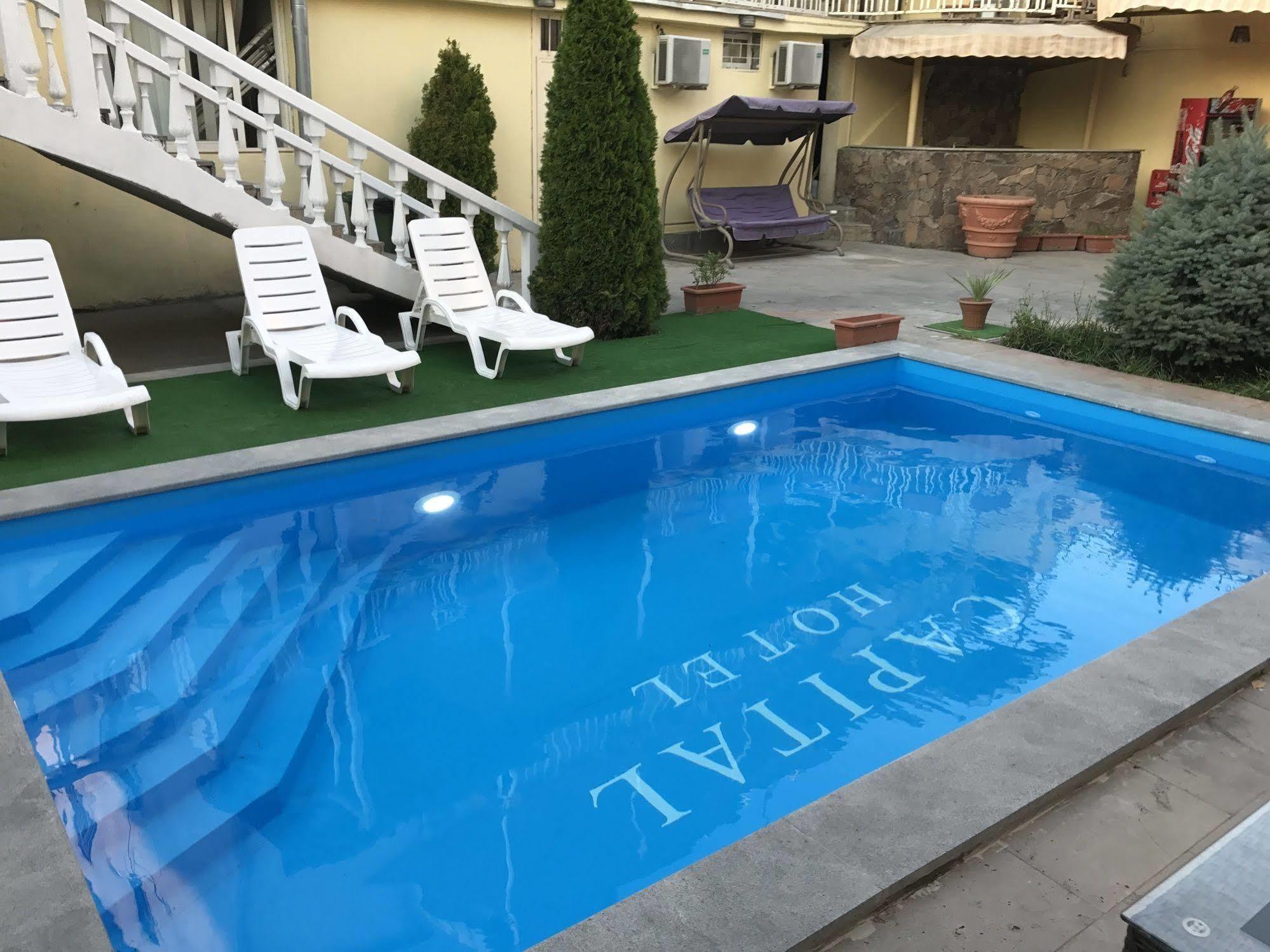 Capital Hotel Erevan Exterior foto